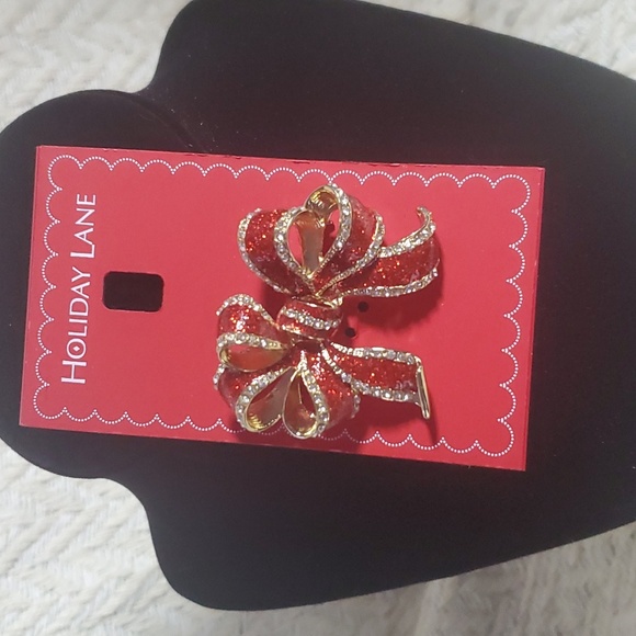 HOLIDAY LANE CHRISTMAS PIN / BROOCH BEAUTIFUL BOW LOADED WITH CRYSTAL - Picture 1 of 4